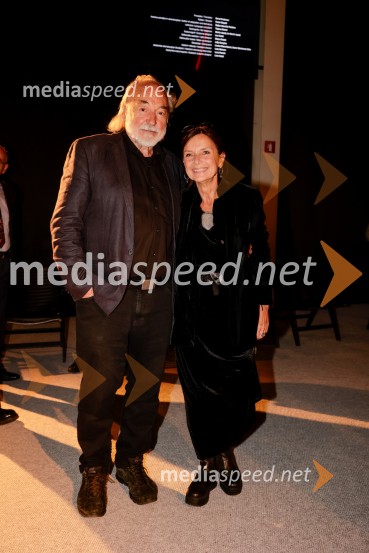  Karpo Godina, režiser;  Darja Hlavka Godina, glasbena oblikovalkaHrup za odrom, premiera drame v SNG Drama Ljubljana