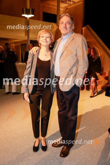  Alenka Zor Simoniti, novinarka TV Slovenija;  Vasko Simoniti, minister za kulturoHrup za odrom, premiera drame v SNG Drama Ljubljana