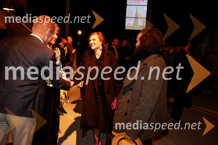 dr. Asta Vrečko, ministrica za kulturo;   Jure Novak, generalni direktor, Cankarjev domHrup za odrom, premiera drame v SNG Drama Ljubljana