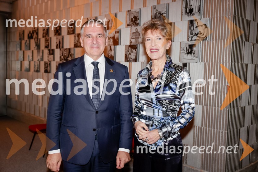  Marko Lotrič, predsednik, Državni svet;  Vesna Jurca Tadel, ravnateljica SNG Drama LjubljanaHrup za odrom, premiera drame v SNG Drama Ljubljana