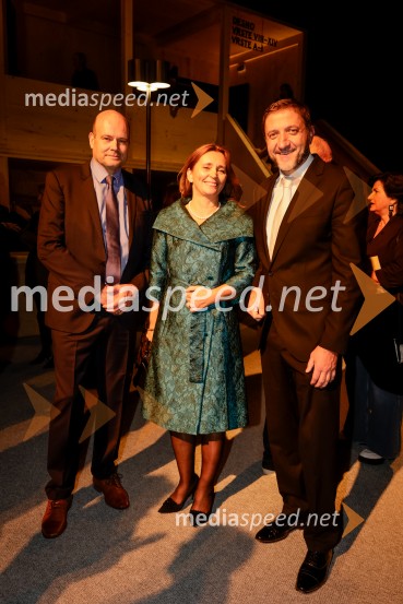  Jure Fišer, direktor Surovine; doc. dr. Suzana Žilič Fišer,  predstojnica Inštituta za medijske komunikacije na FERI;  Klemen Boštjančič, minister za financeHrup za odrom, premiera drame v SNG Drama Ljubljana
