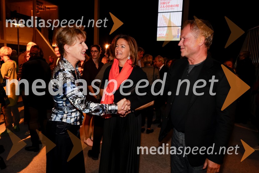  Vesna Jurca Tadel, ravnateljica SNG Drama Ljubljana;  Tanja Fajon, podpredsednica vlade in ministrica za zunanje zadeve;  ... Hrup za odrom, premiera drame v SNG Drama Ljubljana