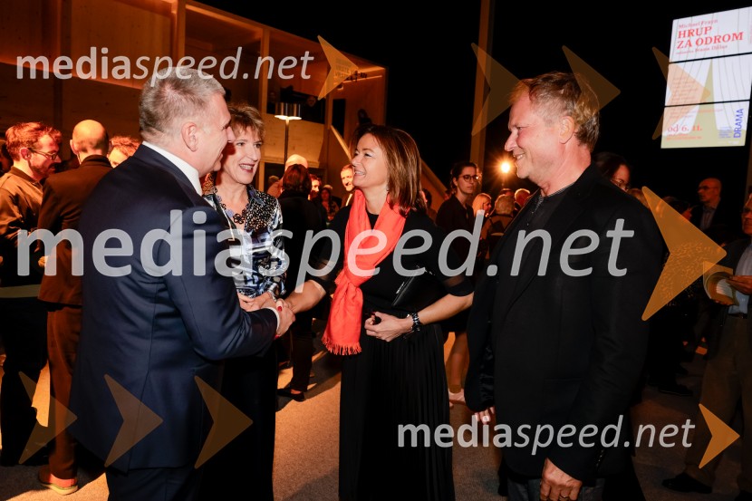  Marko Lotrič, predsednik, Državni svet;  Vesna Jurca Tadel, ravnateljica SNG Drama Ljubljana;  Tanja Fajon, podpredsednica vlade in ministrica za zunanje zadeve;  ... Hrup za odrom, premiera drame v SNG Drama Ljubljana