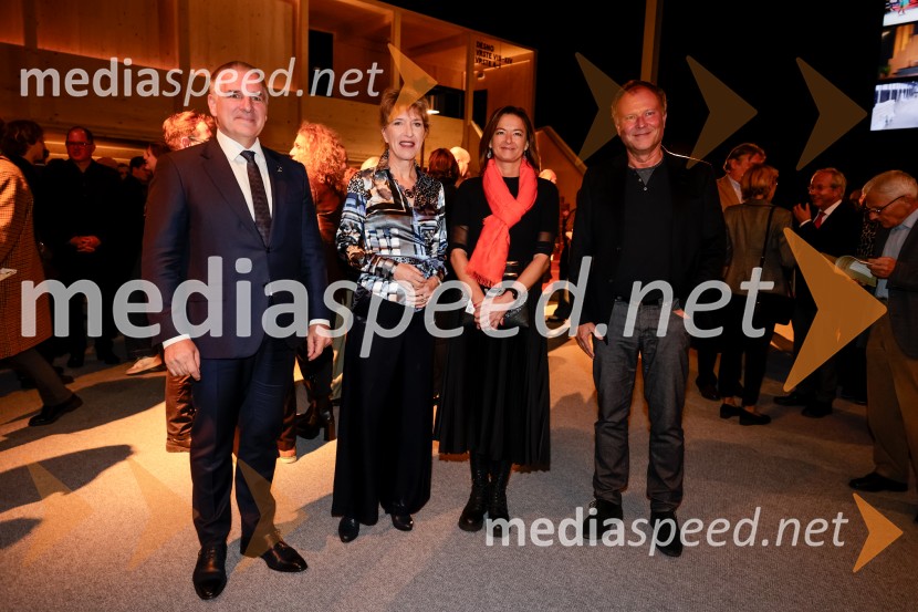  Marko Lotrič, predsednik, Državni svet;  Vesna Jurca Tadel, ravnateljica SNG Drama Ljubljana;  Tanja Fajon, podpredsednica vlade in ministrica za zunanje zadeve;  ... Hrup za odrom, premiera drame v SNG Drama Ljubljana