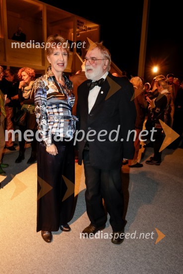  Vesna Jurca Tadel, ravnateljica SNG Drama Ljubljana;  ... Hrup za odrom, premiera drame v SNG Drama Ljubljana