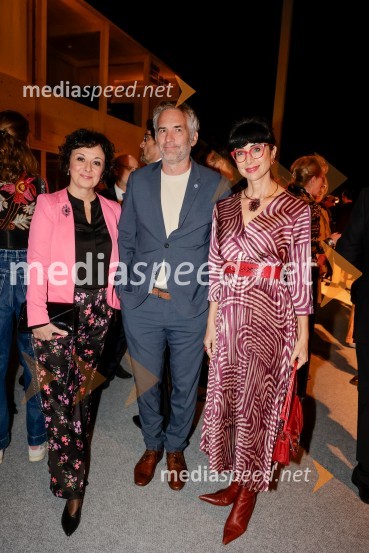  Lara Jankovič, igralka;  ... ;  dr. Jerca  Legan, antropologinja in strokovnjakinja za strateške komunikacijeHrup za odrom, premiera drame v SNG Drama Ljubljana