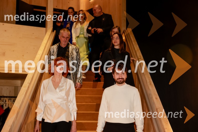  Saša  Pavček, igralka, Predsednica združenja dramskih umetnikov Slovenije, prejemnica Borštnikovega prstana;  ... ;  ... ;  Saša Tabaković, igralec, nekdanji poslanec SMCHrup za odrom, premiera drame v SNG Drama Ljubljana