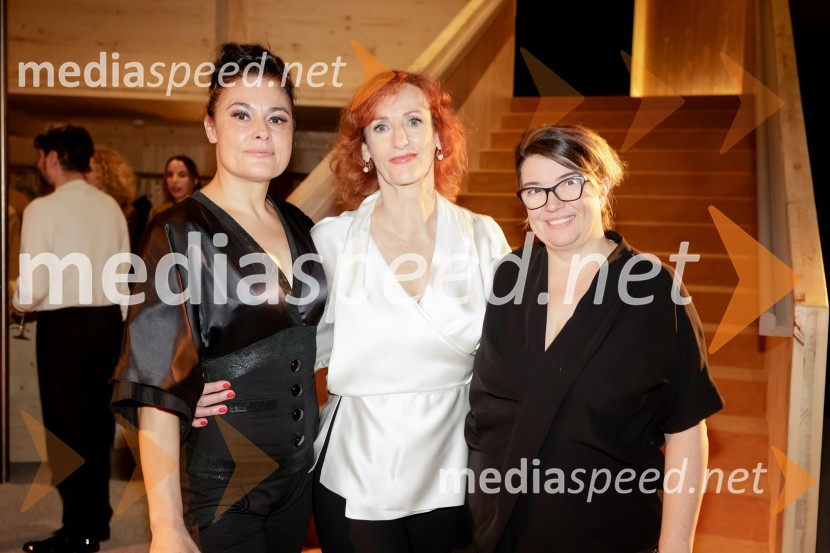  Pia Zemljič, igralka;  Saša  Pavlin Stošič, igralka;  Ivana Djilas, režiserkaHrup za odrom, premiera drame v SNG Drama Ljubljana