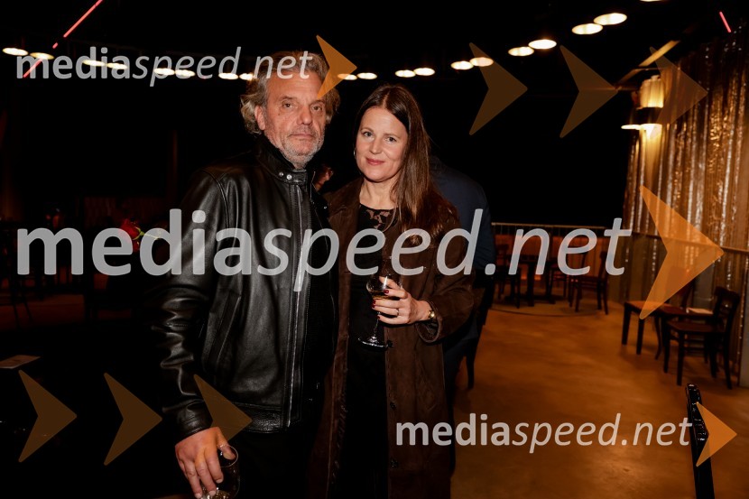  Valter Dragan, igralec;  ... Hrup za odrom, premiera drame v SNG Drama Ljubljana