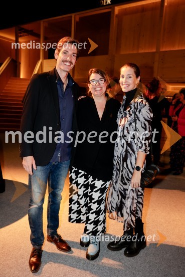  Robert Korošec, igralec;  Ivana Djilas, režiserka;  Nina Rakovec, igralka, pevkaHrup za odrom, premiera drame v SNG Drama Ljubljana