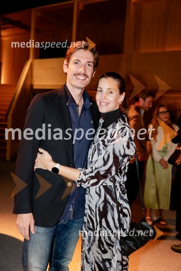  Robert Korošec, igralec;  Nina Rakovec, igralka, pevkaHrup za odrom, premiera drame v SNG Drama Ljubljana