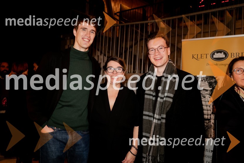  Urban Kuntarič, igralec;  Ivana Djilas, režiserka;  Žan Brelih Hatunić, igralecHrup za odrom, premiera drame v SNG Drama Ljubljana