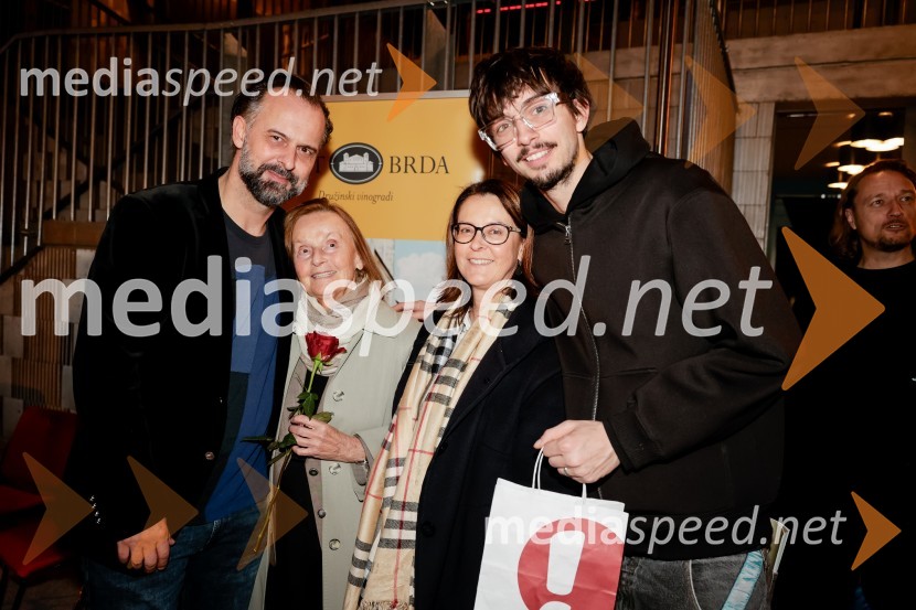  Uroš Fürst, igralec;  ... ;  ... ;  ... Hrup za odrom, premiera drame v SNG Drama Ljubljana