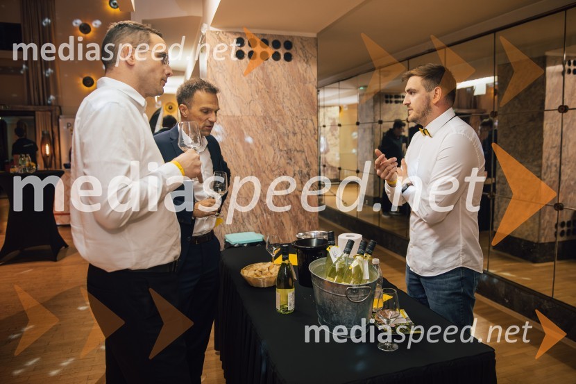  ... ;  ... ;  Adam  Valdhuber, Vino ValdhuberSalon štajerskih mladih vin Pubec 2024 v Ljubljani