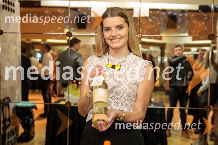  Maruša Mukenauer, Vina Mukenauer, Mariborska vinska kraljica 2023 - 2025Salon štajerskih mladih vin Pubec 2024 v Ljubljani