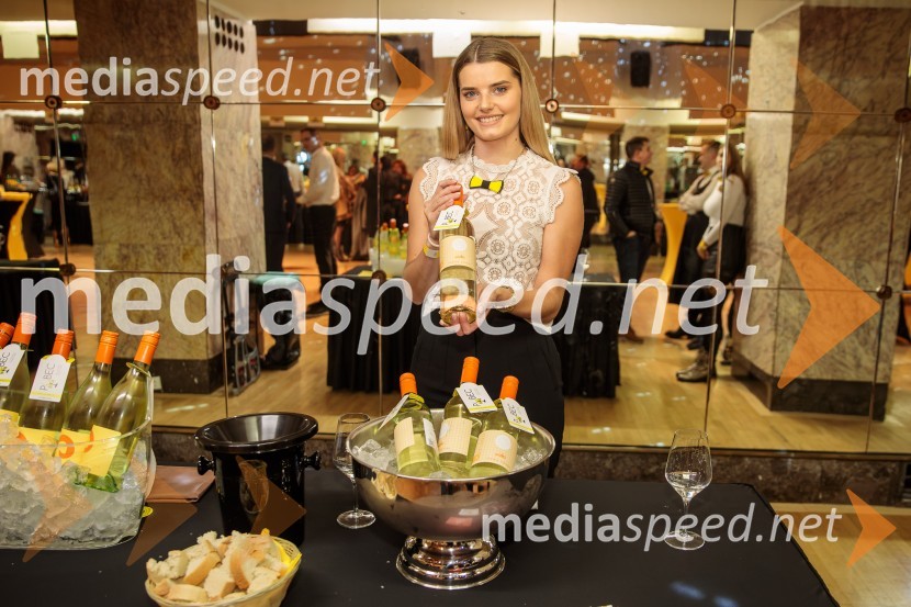  Maruša Mukenauer, Vina Mukenauer, Mariborska vinska kraljica 2023 - 2025Salon štajerskih mladih vin Pubec 2024 v Ljubljani