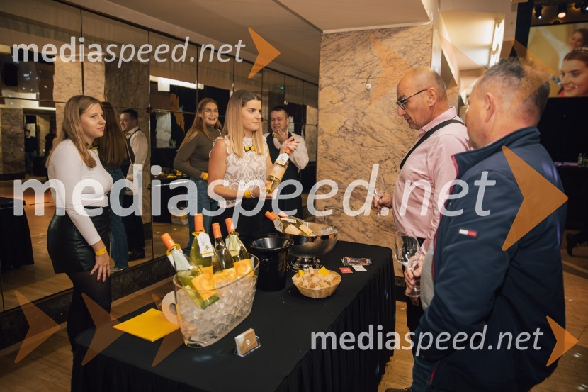  ... ;  Maruša Mukenauer, Vina Mukenauer, Mariborska vinska kraljica 2023 - 2025;  ... ;  ... Salon štajerskih mladih vin Pubec 2024 v Ljubljani