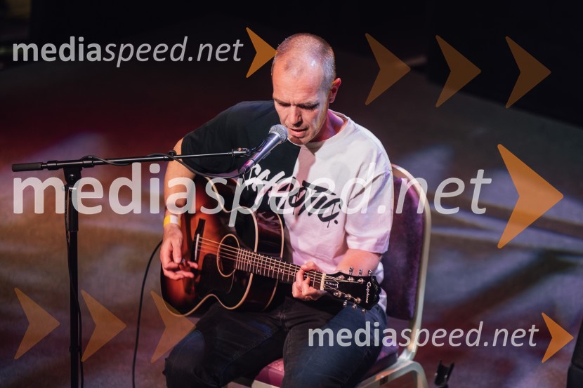  Mate Brodar - Bro, glasbenik, OkustičniSalon štajerskih mladih vin Pubec 2024 v Ljubljani