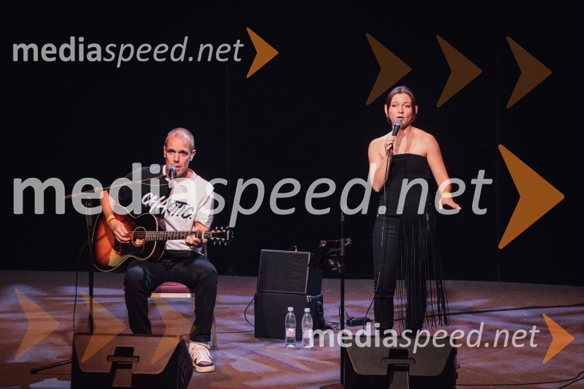  Mate Brodar - Bro, glasbenik, Okustični;  Karin Zemljič, pevka, OkustičniSalon štajerskih mladih vin Pubec 2024 v Ljubljani