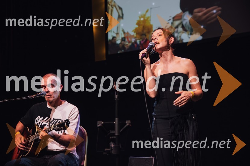  Mate Brodar - Bro, glasbenik, Okustični;  Karin Zemljič, pevka, OkustičniSalon štajerskih mladih vin Pubec 2024 v Ljubljani