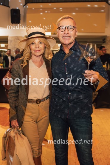  Darja Kuhar Kotnik, soustanoviteljica in podpredsednica Društva za zdravje naroda;   Igor  Jelen-Iggy, Hiša umetnosti IGEN CeljeSalon štajerskih mladih vin Pubec 2024 v Ljubljani