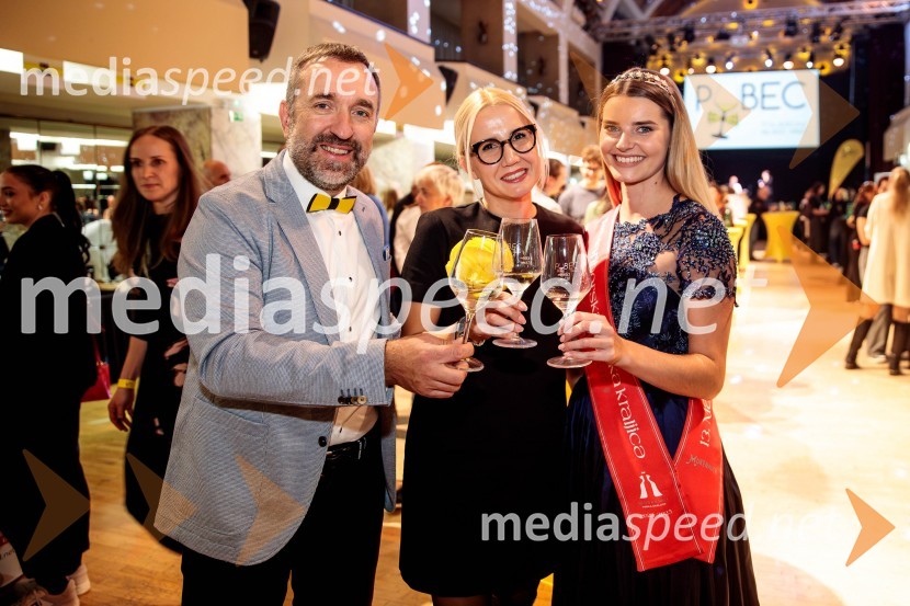  Borut  Cvetko, kreativni direktor, Mediaspeed d.o.o.;  Natalija Cvetko, Mediaspeed d.o.o.;  Maruša Mukenauer, Vina Mukenauer, Mariborska vinska kraljica 2023 - 2025Salon štajerskih mladih vin Pubec 2024 v Ljubljani