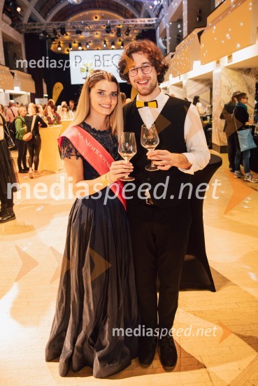  Maruša Mukenauer, Vina Mukenauer, Mariborska vinska kraljica 2023 - 2025;  Nik Goropevšek, Vina HorvatSalon štajerskih mladih vin Pubec 2024 v Ljubljani