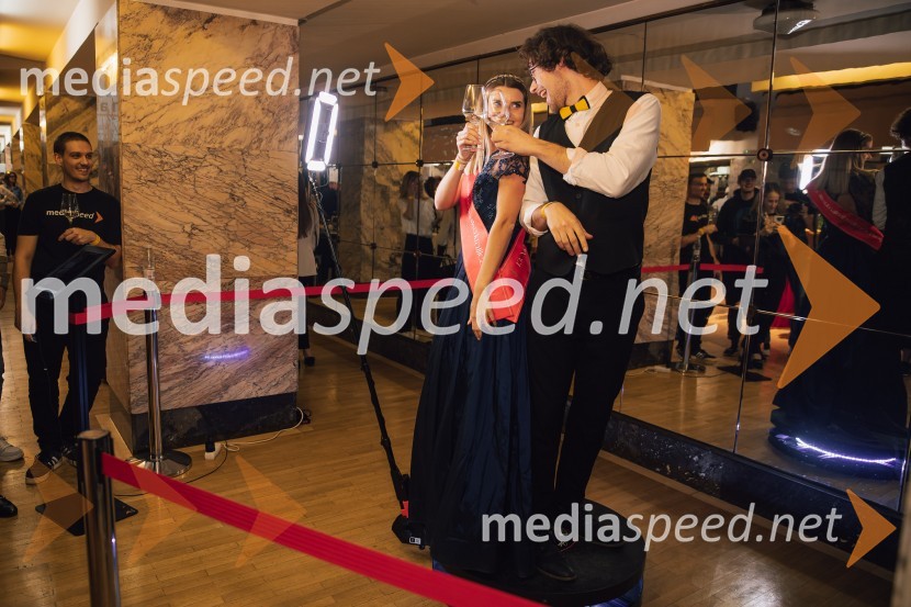  Maruša Mukenauer, Vina Mukenauer, Mariborska vinska kraljica 2023 - 2025;  Nik Goropevšek, Vina HorvatSalon štajerskih mladih vin Pubec 2024 v Ljubljani