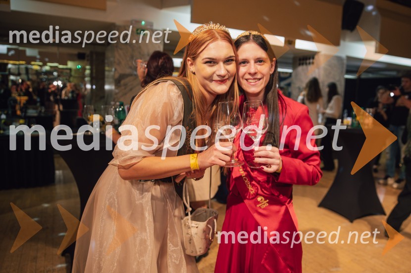  Sandra Kumer, 6.vinska kraljica Jeruzalemsko ormoških goric;  Blažka Ilovar, 25. cvičkova princesaSalon štajerskih mladih vin Pubec 2024 v Ljubljani