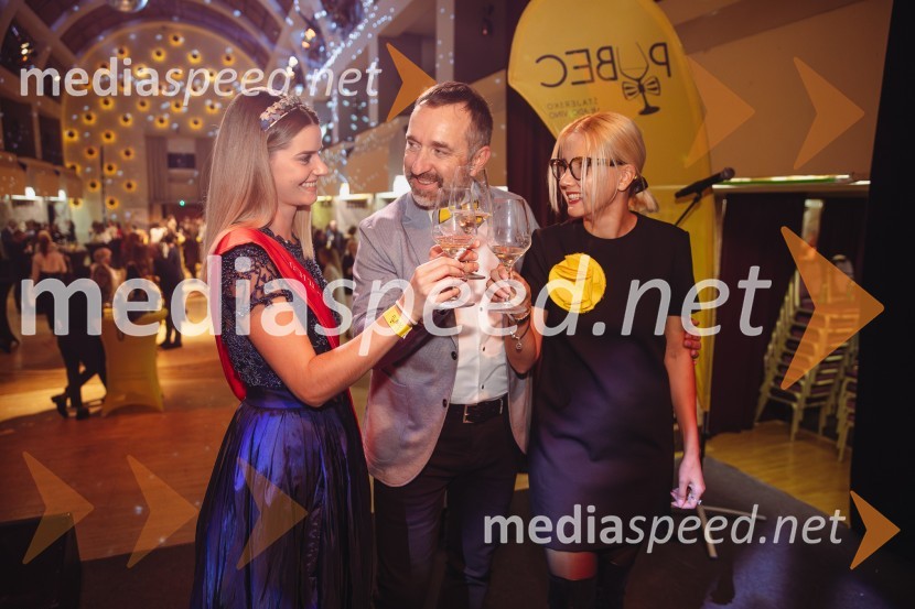  Maruša Mukenauer, Vina Mukenauer, Mariborska vinska kraljica 2023 - 2025;  Borut  Cvetko, kreativni direktor, Mediaspeed d.o.o.;  Natalija Cvetko, Mediaspeed d.o.o.Salon štajerskih mladih vin Pubec 2024 v Ljubljani