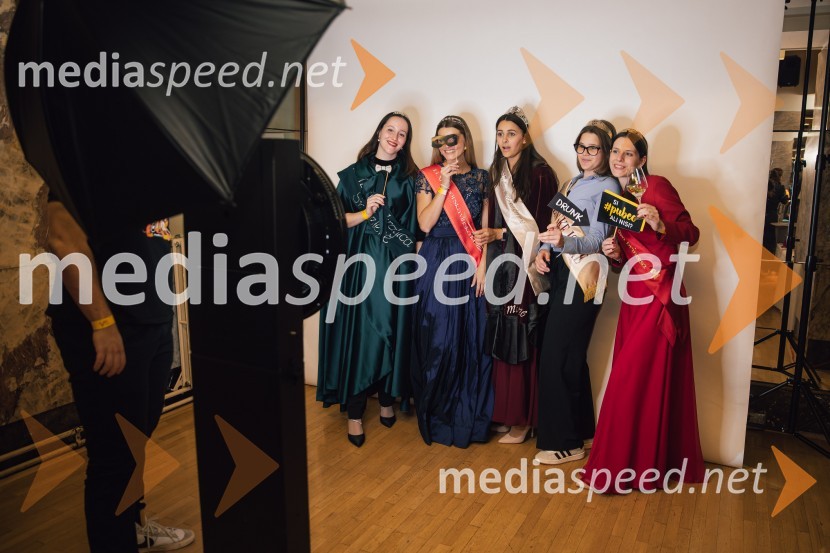  Ana Artnak, vinska kraljica Svete Helene;  Maruša Mukenauer, Vina Mukenauer, Mariborska vinska kraljica 2023 - 2025;  Aleksandra Šoronda, kraljica metliške črnine 2024;  ... ;  Blažka Ilovar, 25. cvičkova princesaSalon štajerskih mladih vin Pubec 2024 v Ljubljani