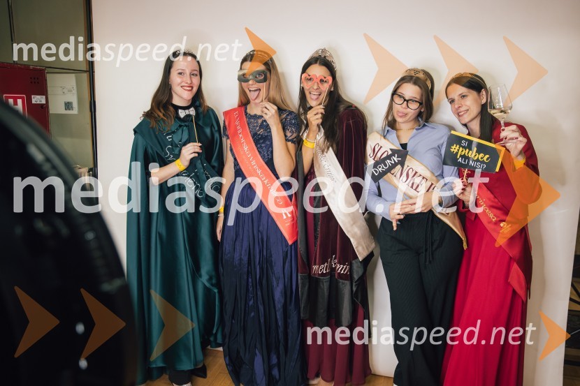  Ana Artnak, vinska kraljica Svete Helene;  Maruša Mukenauer, Vina Mukenauer, Mariborska vinska kraljica 2023 - 2025;  Aleksandra Šoronda, kraljica metliške črnine 2024;  ... ;  Blažka Ilovar, 25. cvičkova princesaSalon štajerskih mladih vin Pubec 2024 v Ljubljani