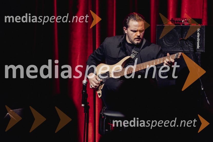  Jošt Lampret, glasbenikNomad, avtorski projekt Jošta Lampreta