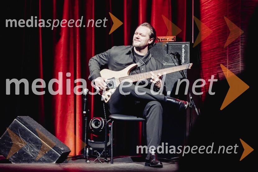  Jošt Lampret, glasbenikNomad, avtorski projekt Jošta Lampreta