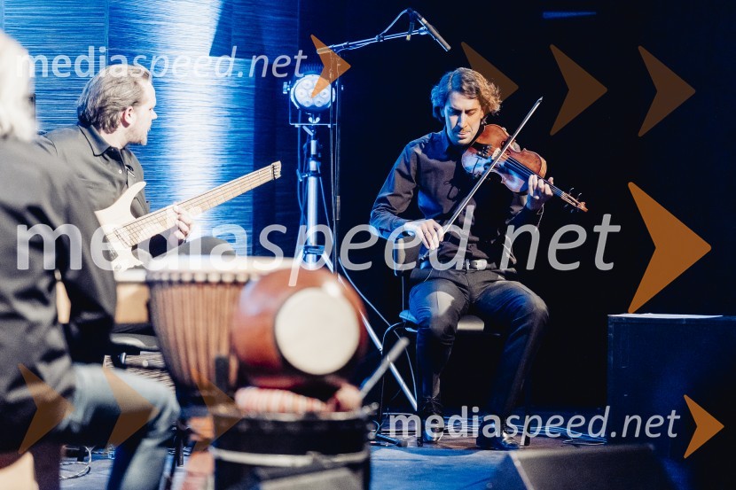  Jošt Lampret, glasbenik;  Matija Krečič, violinist in skadatelj, Momento CiganoNomad, avtorski projekt Jošta Lampreta