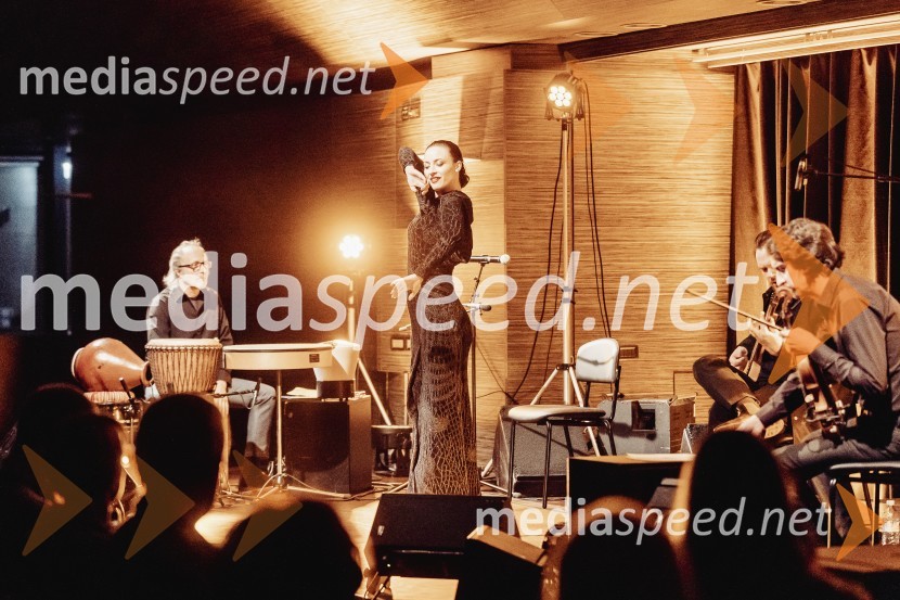  Urška Centa, plesalka flamenkaNomad, avtorski projekt Jošta Lampreta