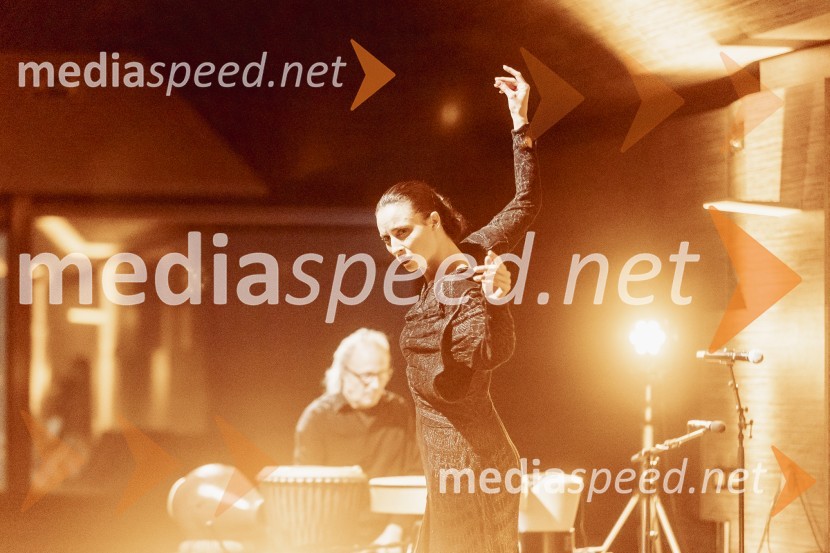  Urška Centa, plesalka flamenkaNomad, avtorski projekt Jošta Lampreta