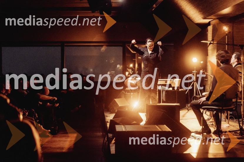  Urška Centa, plesalka flamenkaNomad, avtorski projekt Jošta Lampreta