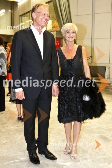 Janez Škrabec, direktor podjetja Riko d.o.o. z ženo Sonjo Poljanšek - Škrabec, lastnico Welness centra SunnyBalet Pink Floyd v izvedbi milanskega gledališča La Scala, sprejem po prireditvi