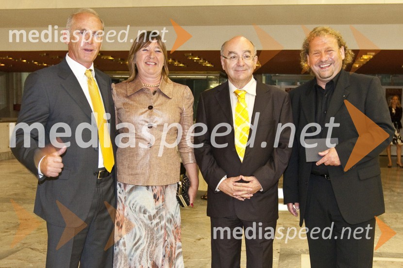 Jože Mermal, predsednik uprave BTC-ja s soprogo Ireno, Mitja Rotovnik, direktor Cankarjevega doma ter Darko Brlek, direktor Festivala LjubljanaBalet Pink Floyd v izvedbi milanskega gledališča La Scala, sprejem po prireditvi