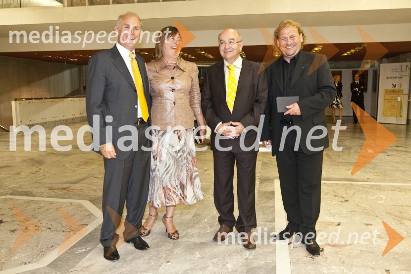 Jože Mermal, predsednik uprave BTC-ja s soprogo Ireno, Mitja Rotovnik, direktor Cankarjevega doma ter Darko Brlek, direktor Festivala LjubljanaBalet Pink Floyd v izvedbi milanskega gledališča La Scala, sprejem po prireditvi