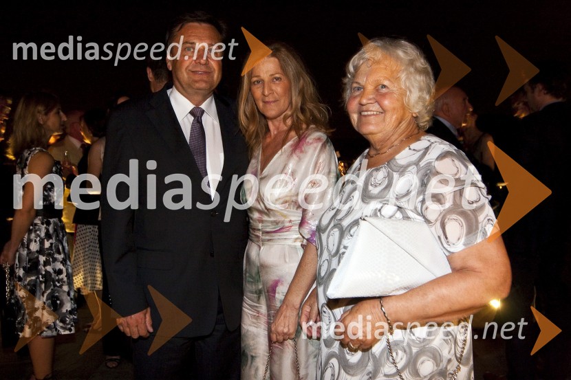 Zoran Jankovič, župan Ljubljane, njegova žena Mija ter njegova mamaBalet Pink Floyd v izvedbi milanskega gledališča La Scala, sprejem po prireditvi