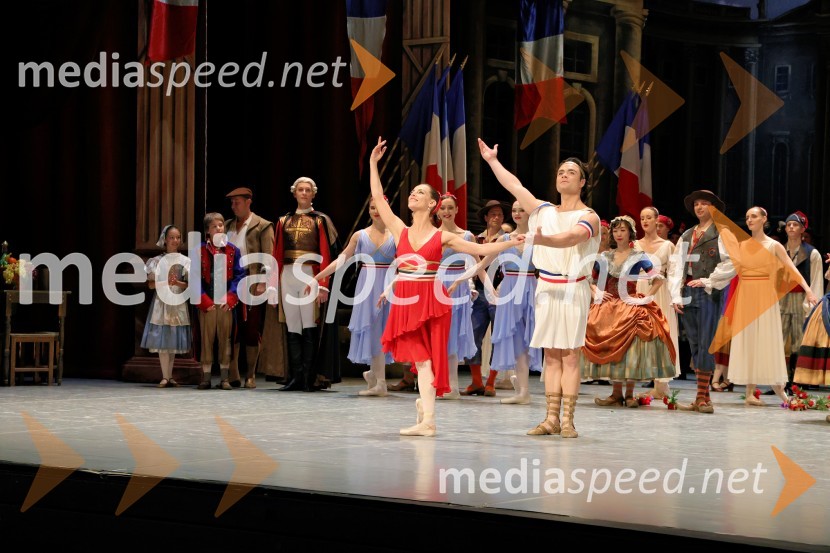  Catarina de Meneses, baletna plesalka;  Ionut Dinita, baletni plesalecPlameni Pariza, premiera baleta Opere in Baleta SNG Maribor