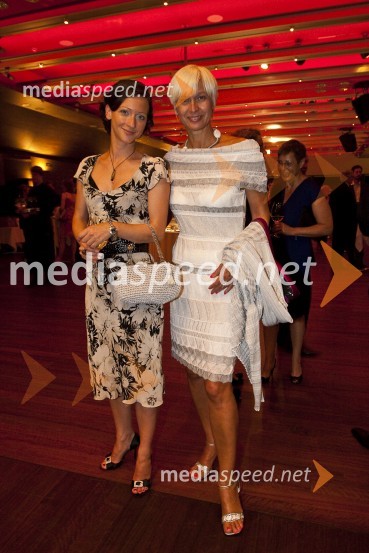 Saša Mrak, služba za stike z javnostmi časopisne hiše Dnevnik in Barbra Drnač, plesna novinarka in urednica oddaje Parada plesaBalet Pink Floyd v izvedbi milanskega gledališča La Scala, sprejem po prireditvi