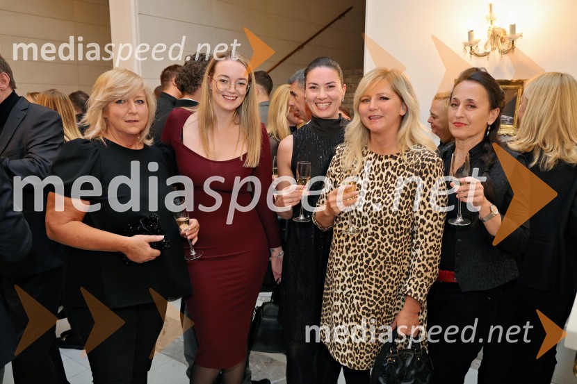  ... ;  ... ;  ... ;  Pia Clug, baletna plesalka;  ... Plameni Pariza, premiera baleta Opere in Baleta SNG Maribor