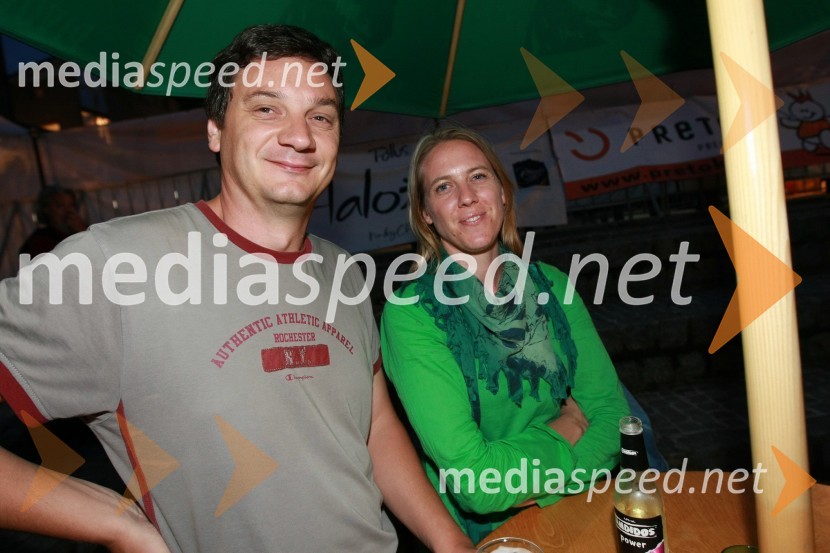 Gvido Jemenšek, član uprave Raiffeisen Bank in soproga AnkaDogajanje na 17. Festivalu Lent 2009