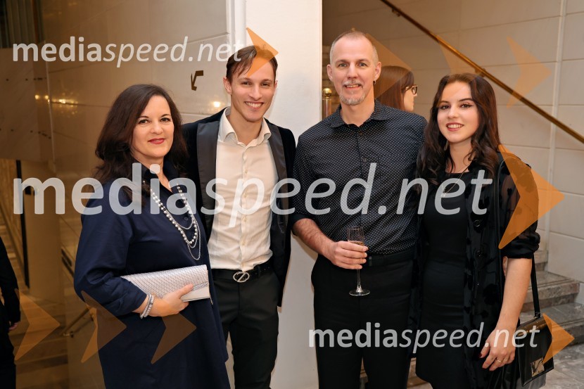  Irena Ferk, operna pevka;  Davide Buffone, baletni plesalec;  ... ;  ... Plameni Pariza, premiera baleta Opere in Baleta SNG Maribor