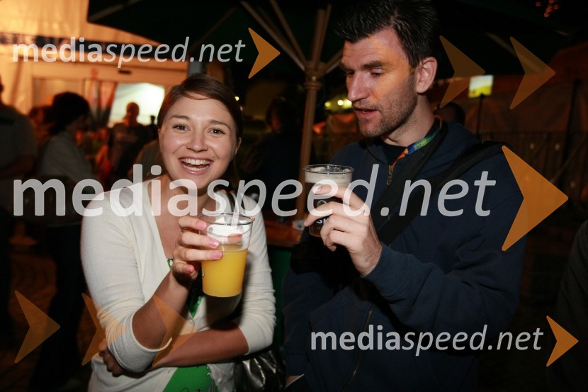Alenka Šurlan, novinarka RTS in Marko Pigac, fotografDogajanje na 17. Festivalu Lent 2009