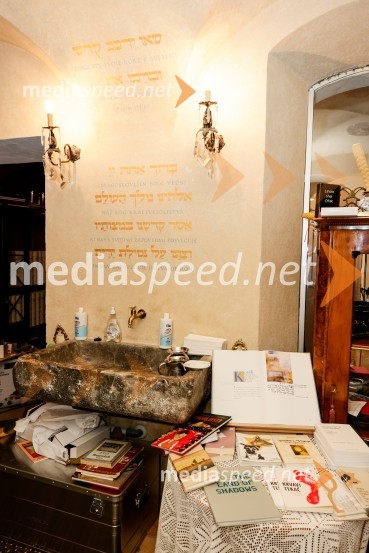 Nezlomljivi, projekcija filma v Mini teatru