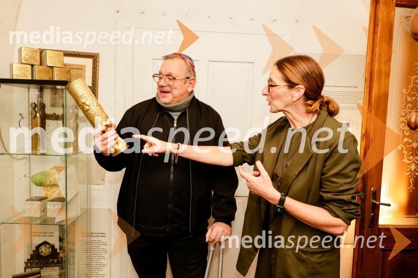  Robert Waltl, direktor, Mini teater;  Beth Lane, igralka, producentka, pisateljicaNezlomljivi, projekcija filma v Mini teatru